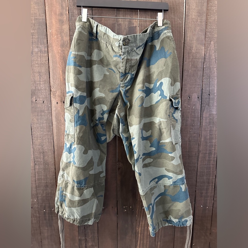 Old Navy Camouflage capri pants Plus Size